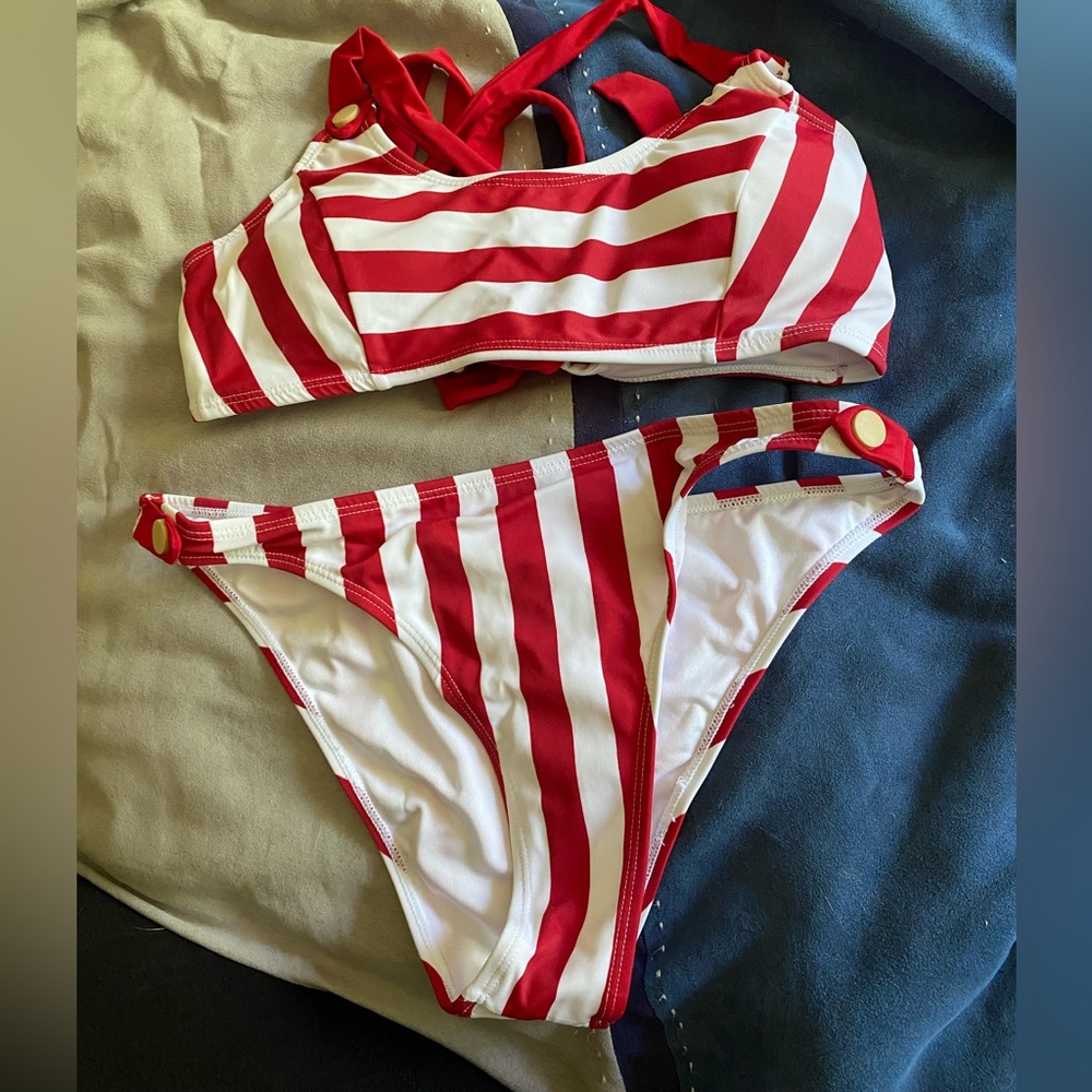 Cupshe Large Women’s Red Striped Bikini.‎